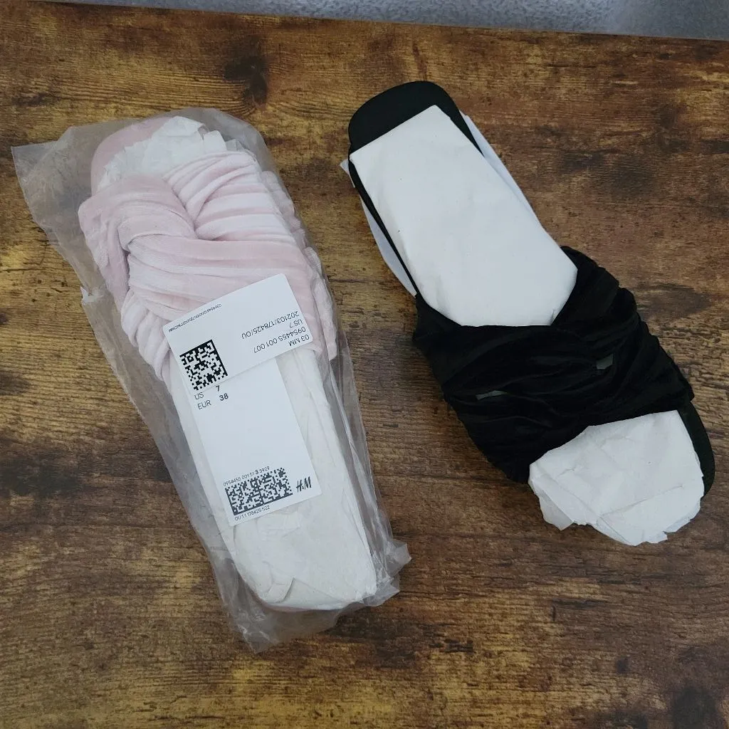 H&M Women's Velour slides - Image 9