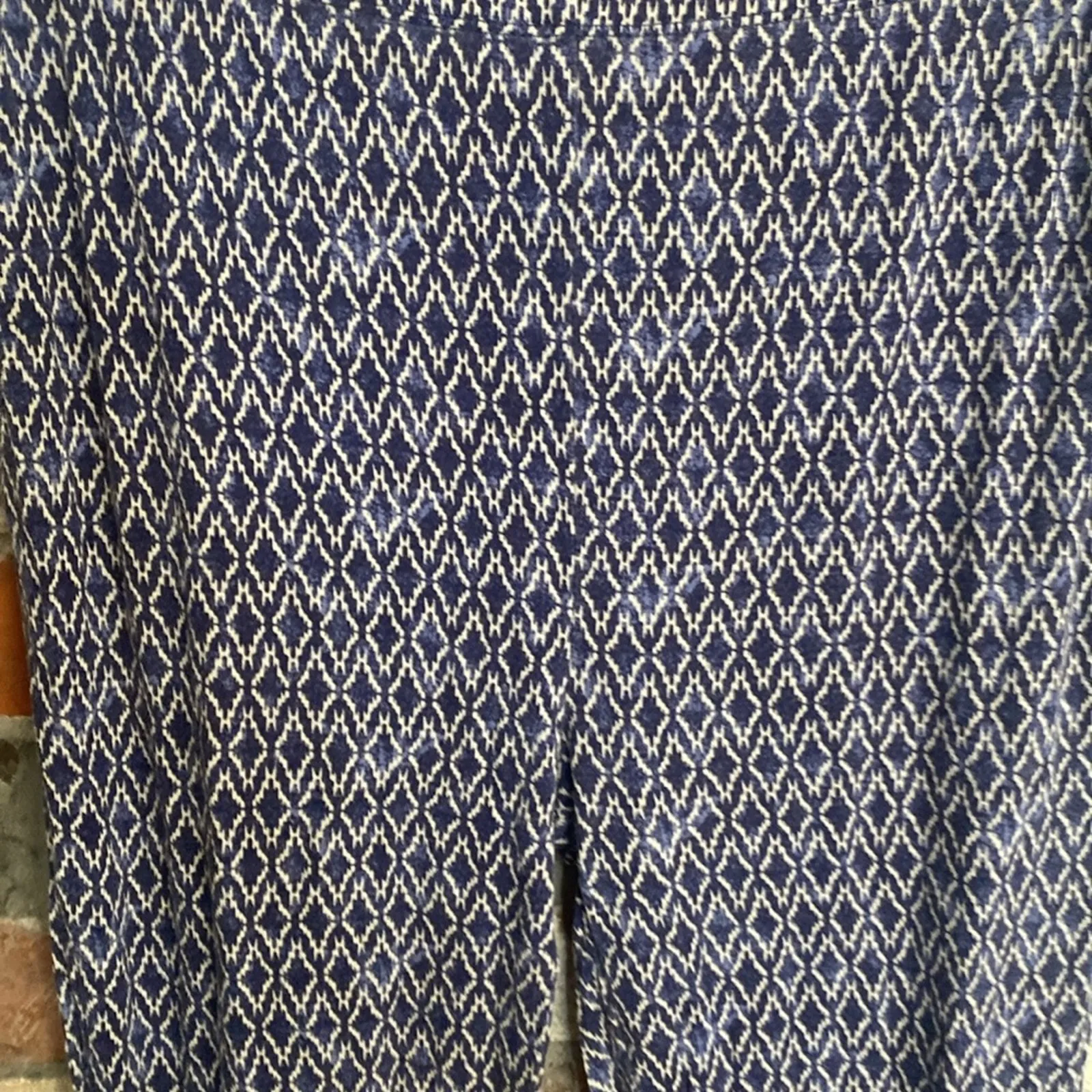 Forever 21 Blue and White Diamond Pattern Bell Bottom Pants Size M - Image 2