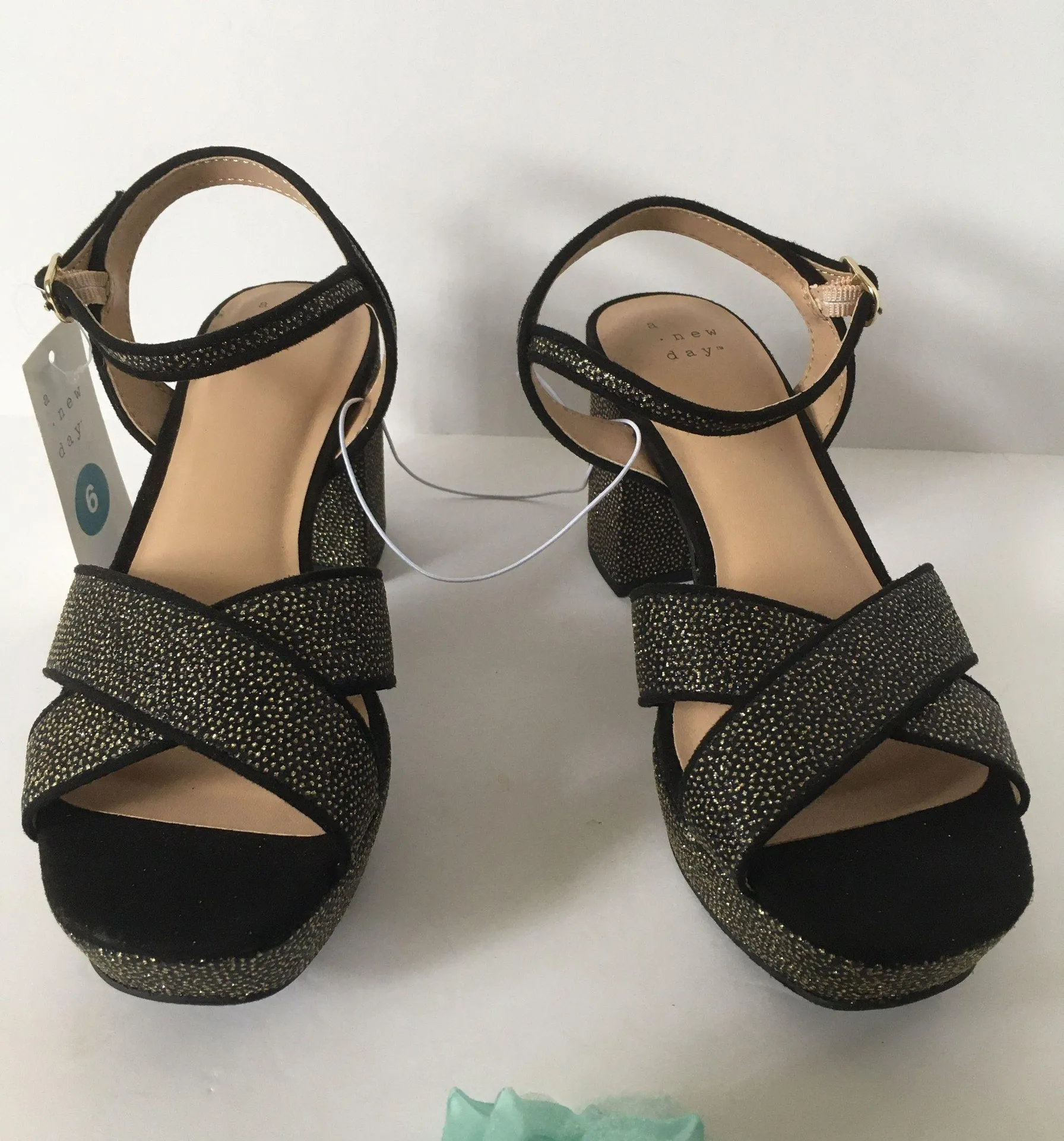 Black/Gold Pumps, Size 6 Black - Image 3