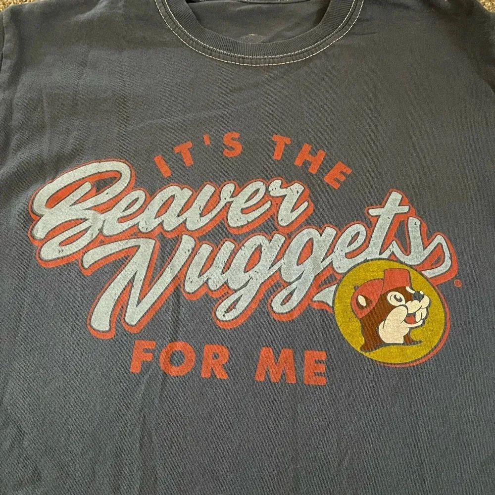 Women’s Buc-ee’s blue long sleeve “Beaver nuggets” shirt Small - Image 3