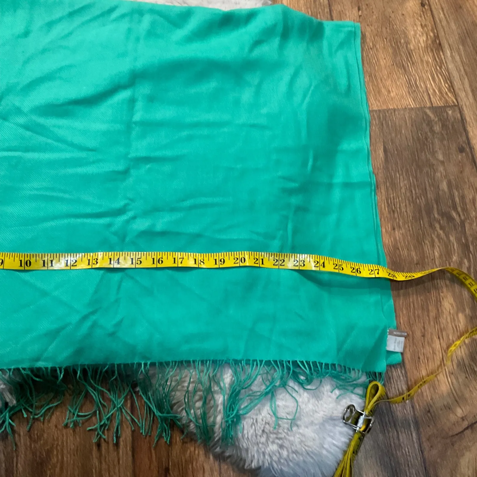 Nordstrom‎ Scarf Cashmere Wool Lightweight Kelly Green Fringe Wrap 27"x81" - Image 4