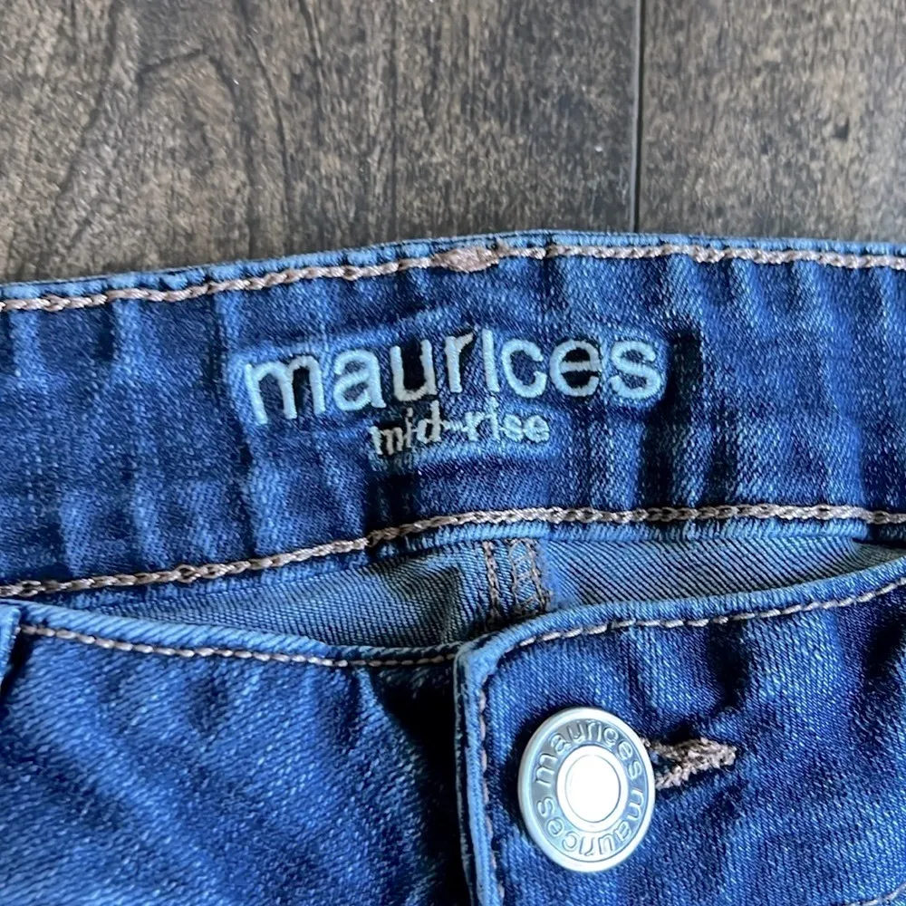 Mid-rise Medium Wash Jeans - Image 4