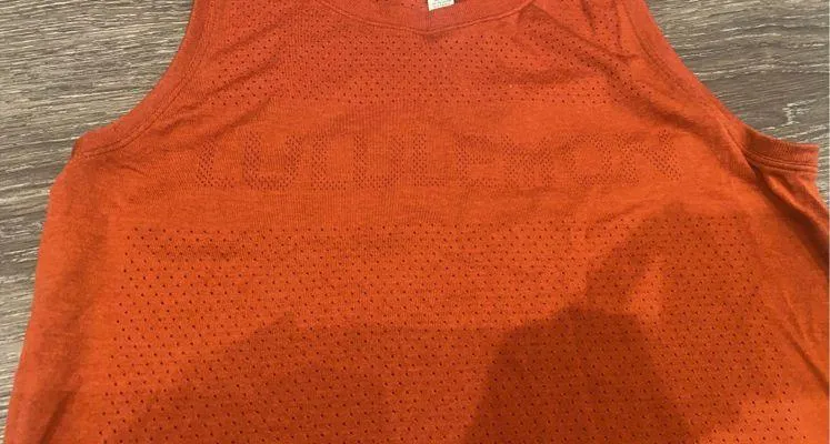 Breeze By Muscle Crop Tank * Cayenne / Cayenne - Image 6