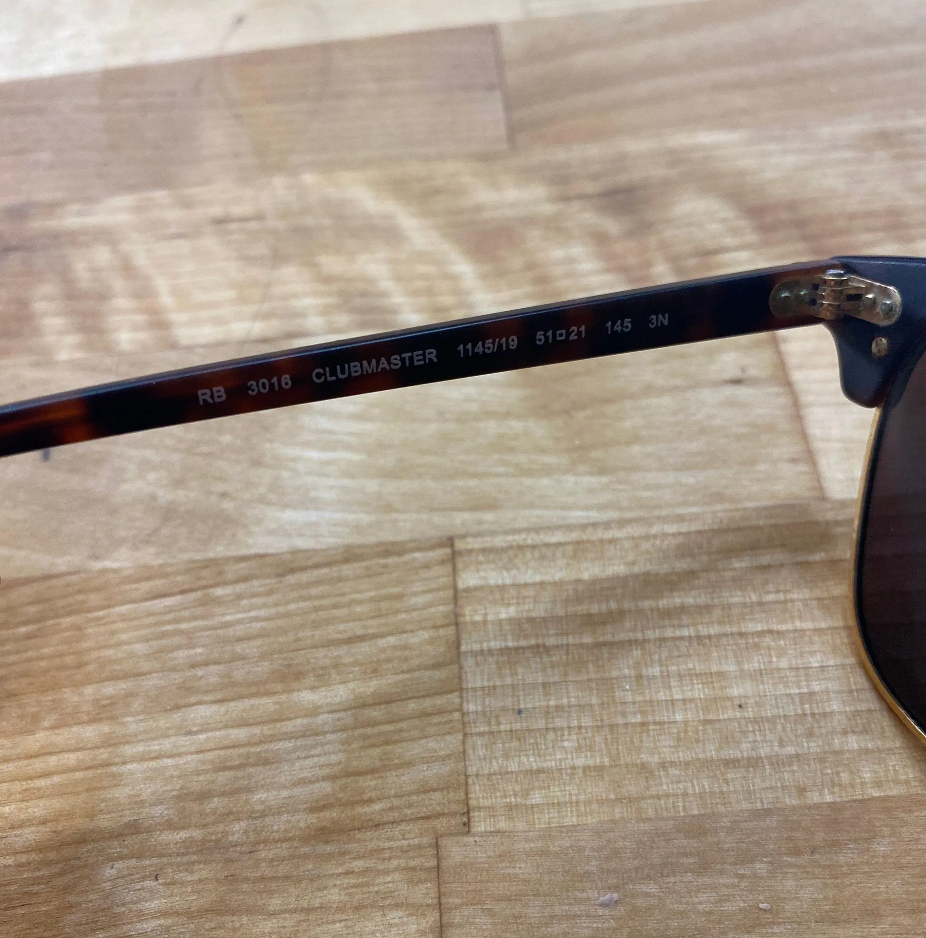Ray-Ban Clubmaster Tortoise RB3016 - Image 4