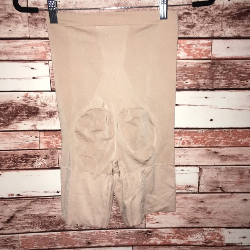 SPANX Oncore High Waisted Mid Thigh Short Nude - Image 4