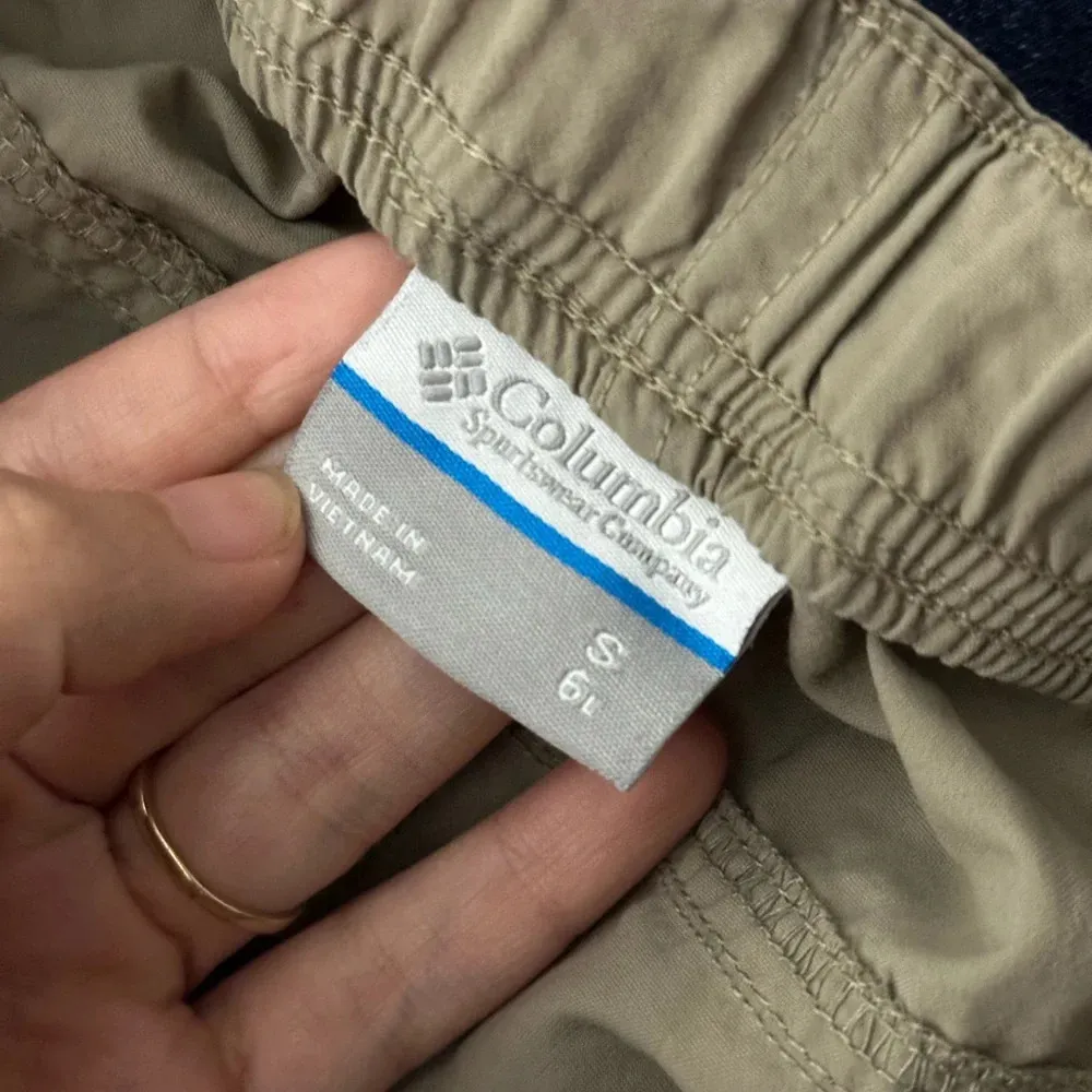 Columbia Women Khaki Tan Hiking Cargo Shorts Nylon size S - Image 8