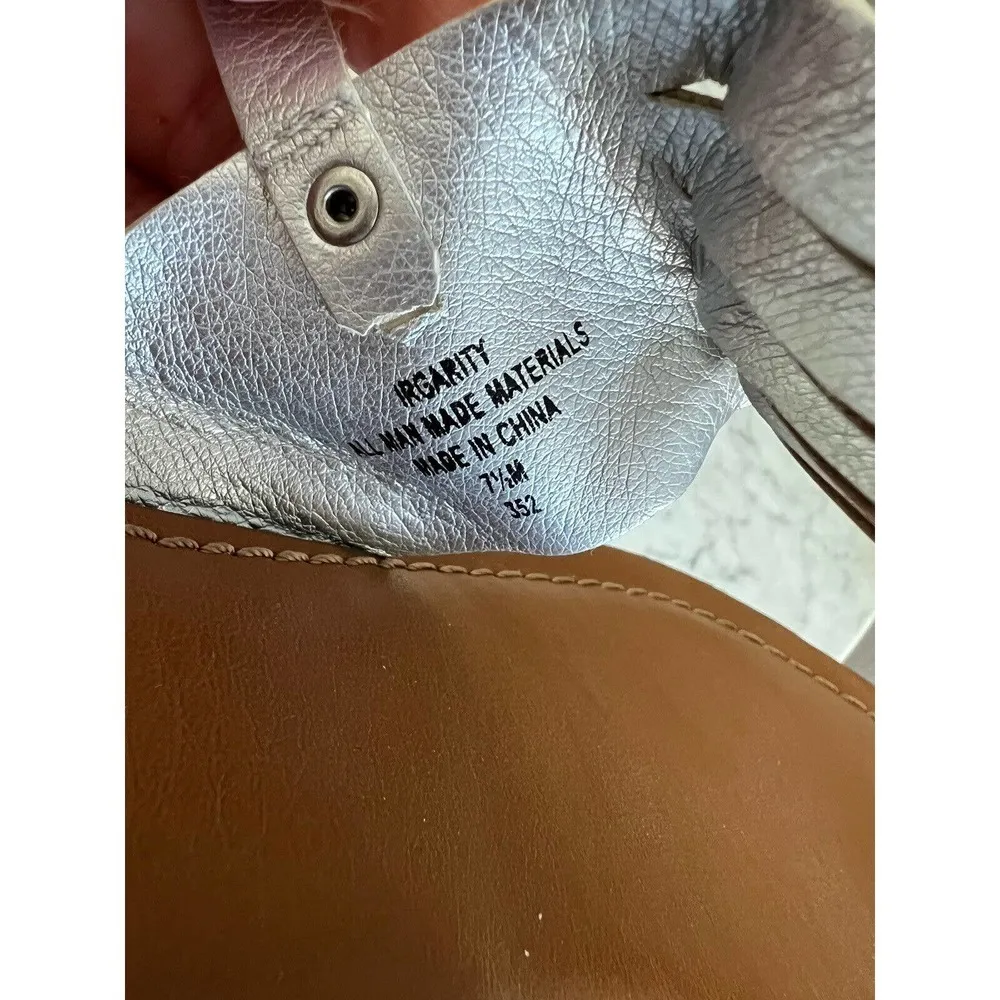 Indigo Rd Thong Sandals Size 7.5 White Silver - Image 5