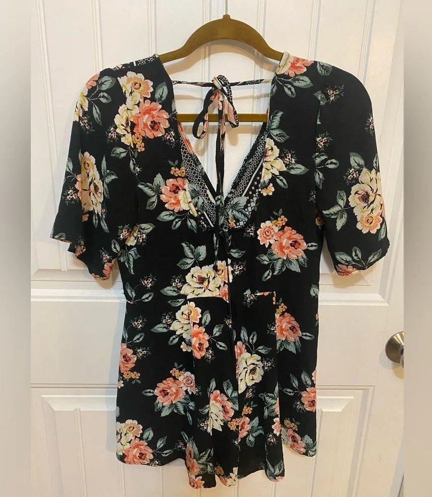 Trixxi Black and Pink Floral patterned short sleeve romper - Image 9