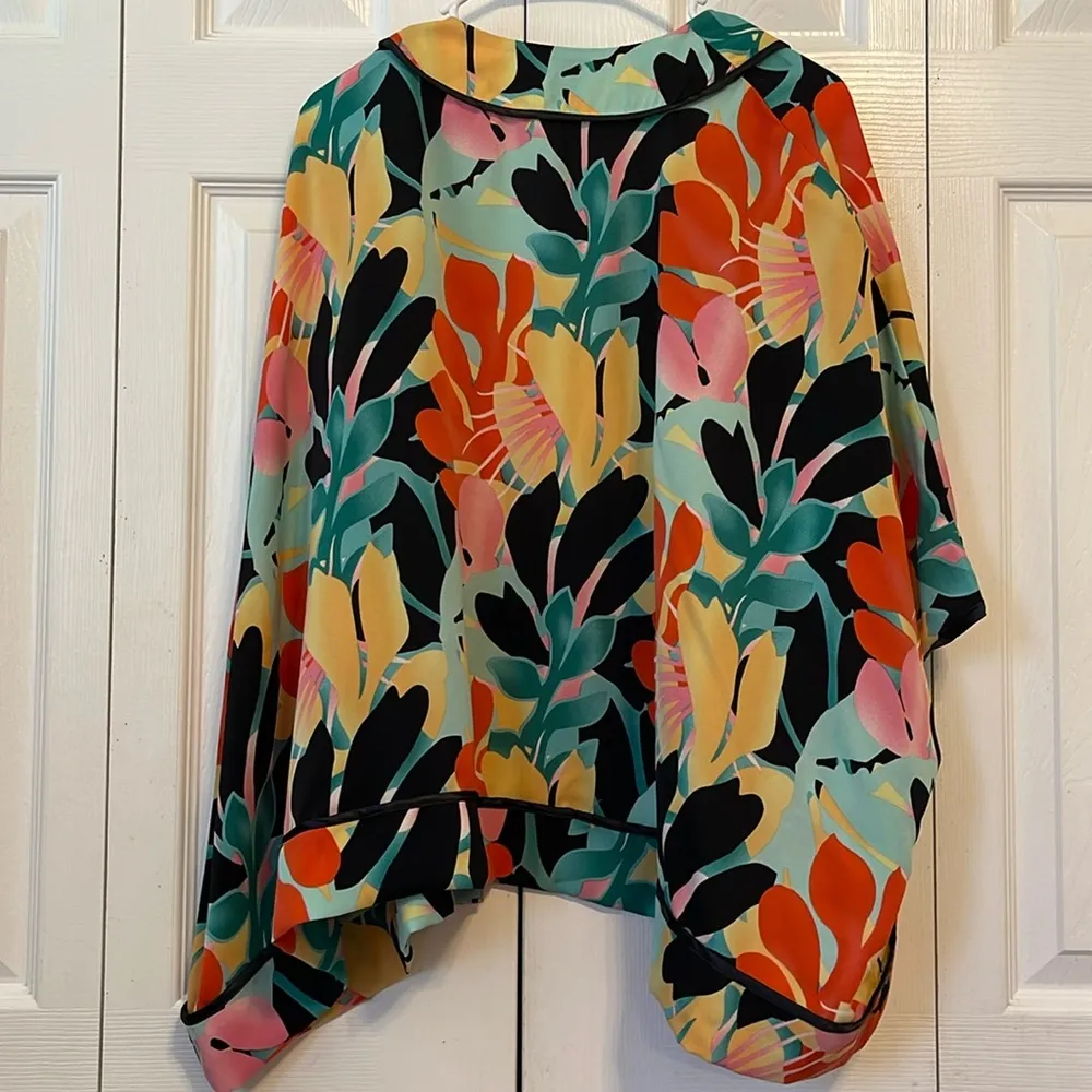 Cute Hawaiian/floral print kimono NWOT Black - Image 2