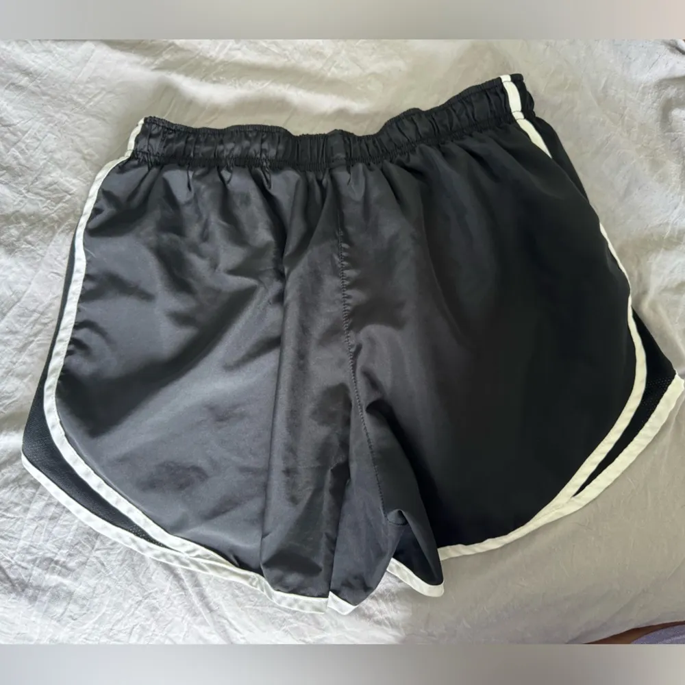 Size Large Black with white accent Nike running shorts - Image 3