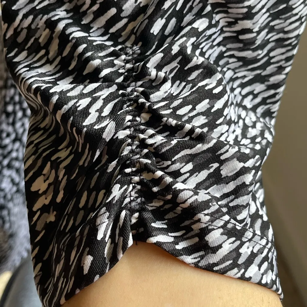 CALVIN KLEIN Performance Meteor Print Crop Leggings Size Medium - Image 13