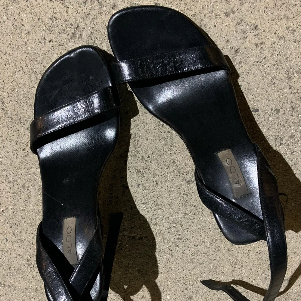 ALDO  7M Strap blk shiny platform wedge - Image 6