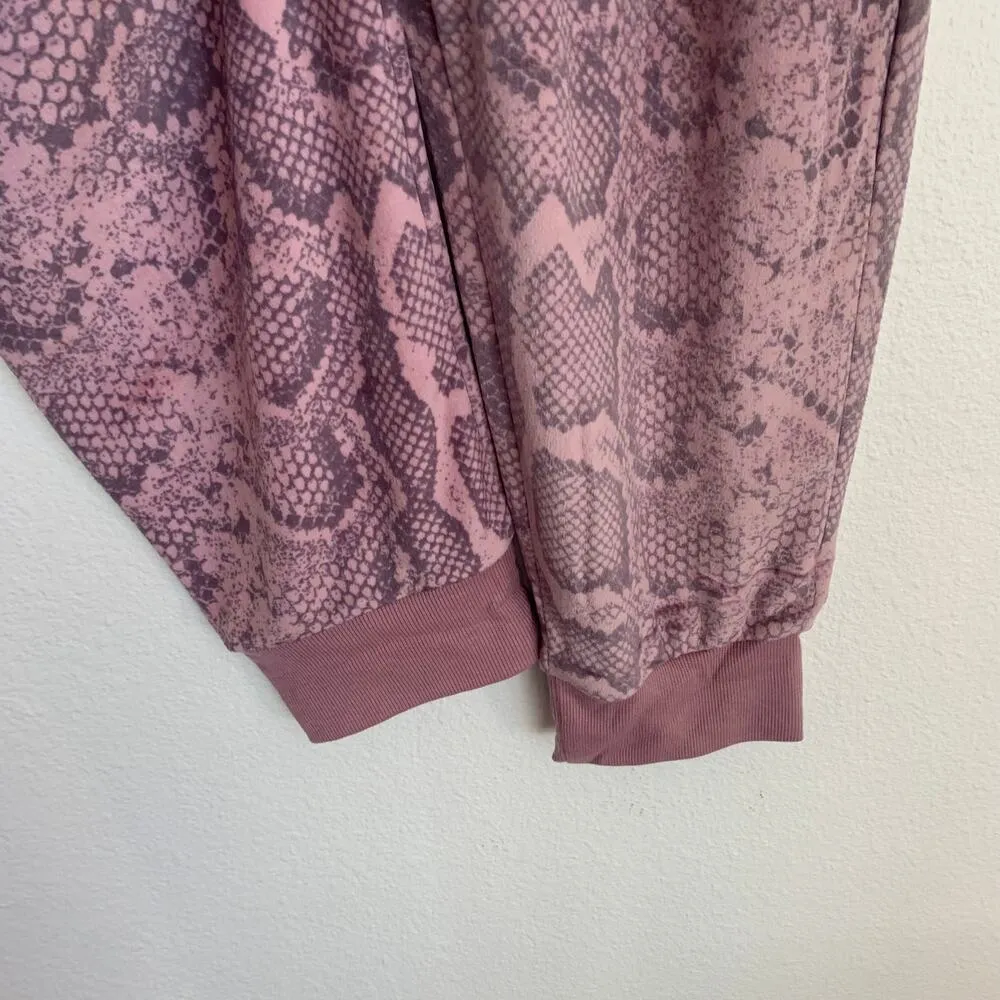 Felina NWT  Soft Pajama Lounge Set in Pink Gray Python Snake Print - Image 6