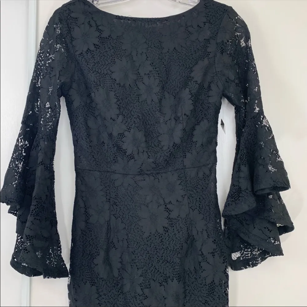 Lulu’s Lace Bodycon dress with bell sleeves - Image 7