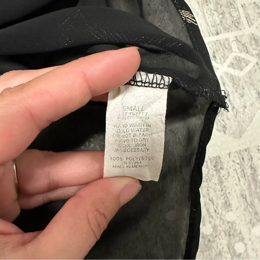 One Clothing Sheer Gold Shimmer Scoop Neck Scoop Hem Zig Zag Holiday Top Size S - Image 6