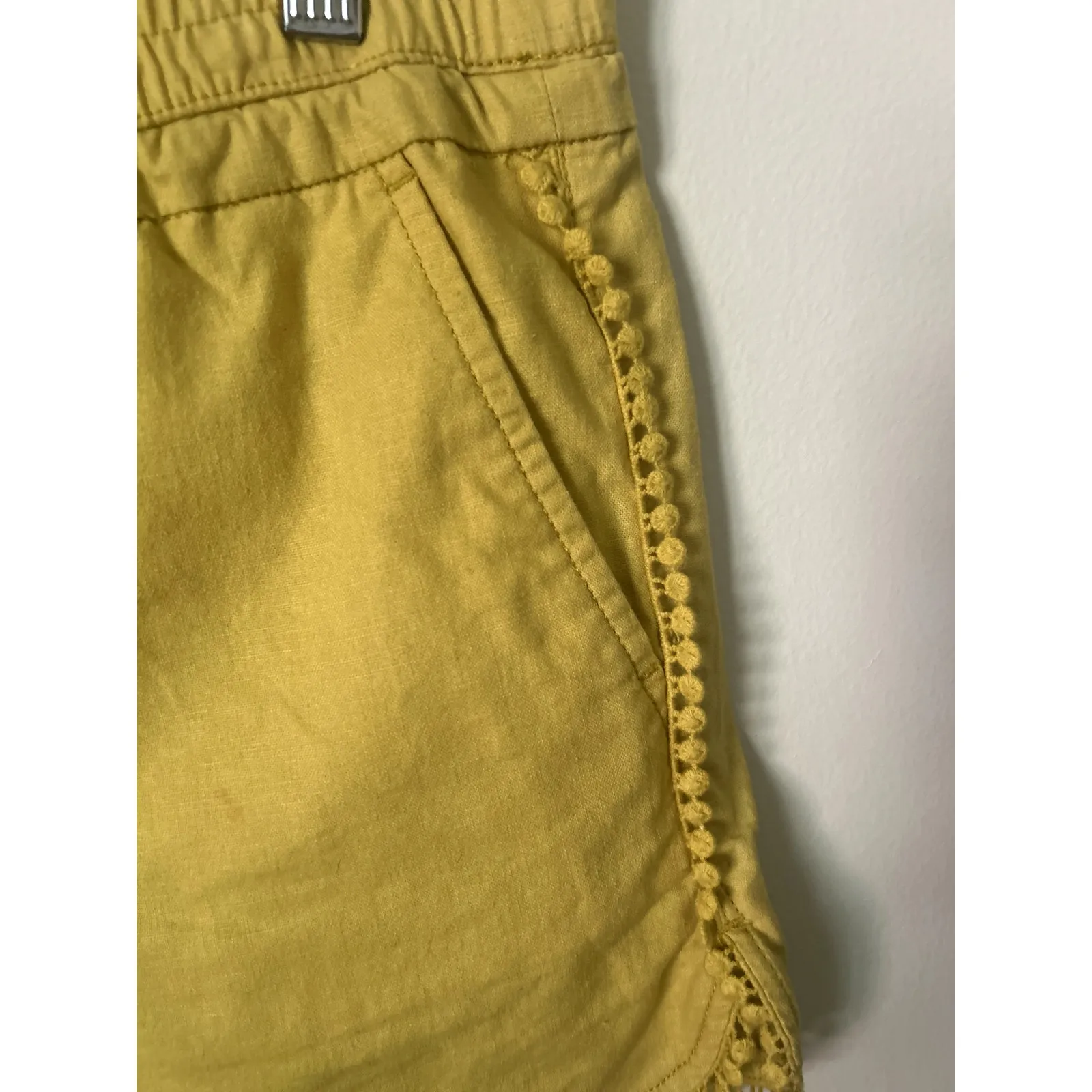 LOFT Outlet Shorts, size 4 Yellow Size M - Image 3