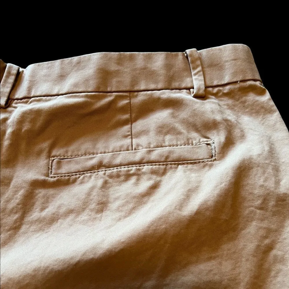 Gap  Khaki Flat Front Chino Women’s Size 8 shorts - Image 4