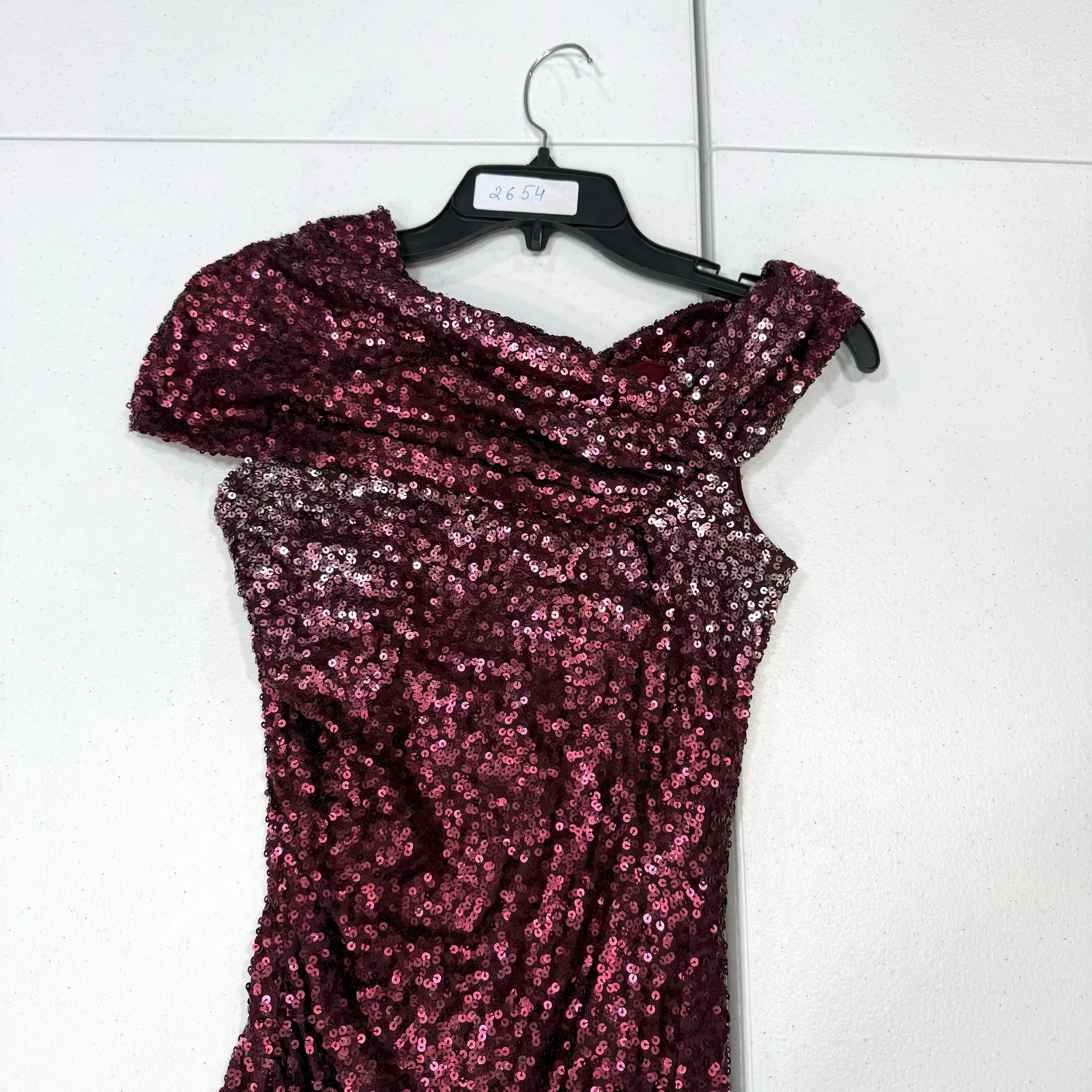 Badgley Mischka Bordeaux
Samantha sequined maxi dress
Gown Size 0 - Image 3