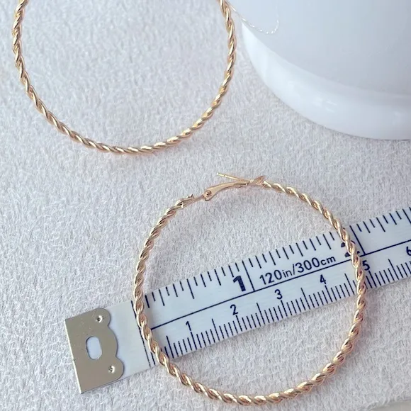 Twisted gold hoops - Image 2