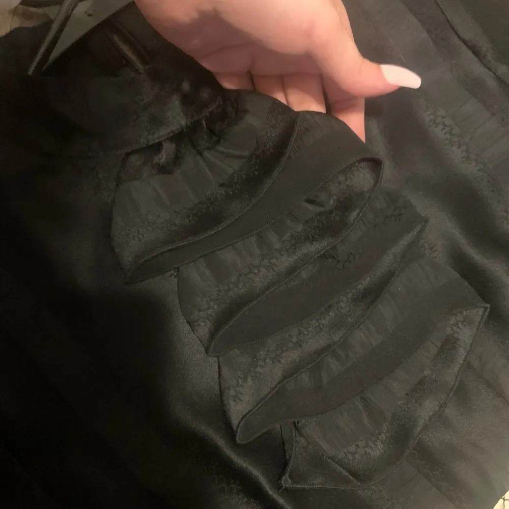 Anna sui quilted brocade Victorian floral black white silk ruffle dress 6 RARE - Image 5