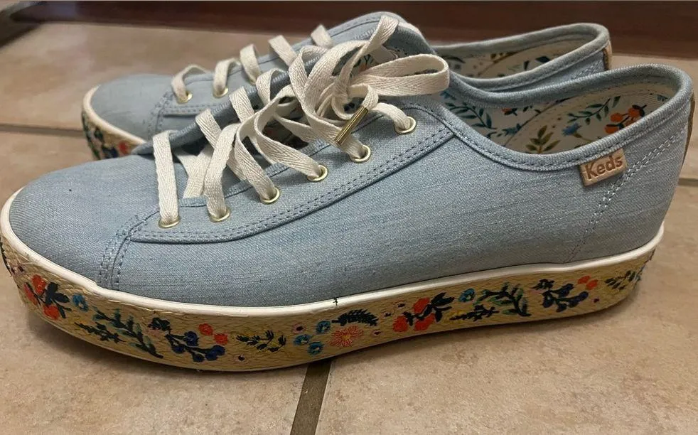 Womens  KEDS chambray blue flowers shoes - Image 3