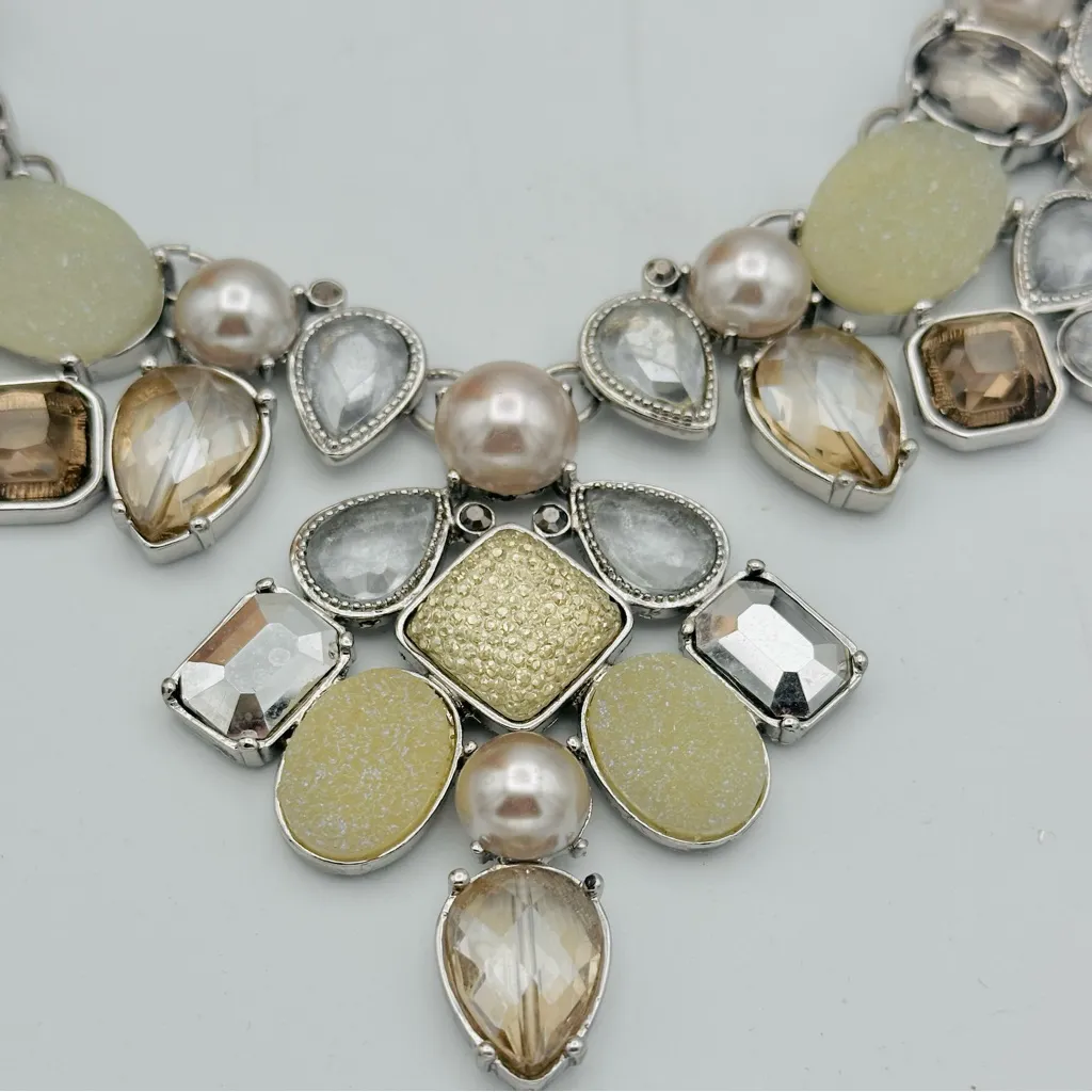 CHICO’S Pearl Crystal Druzy Cluster Silver BIB Statement Necklace - Image 8