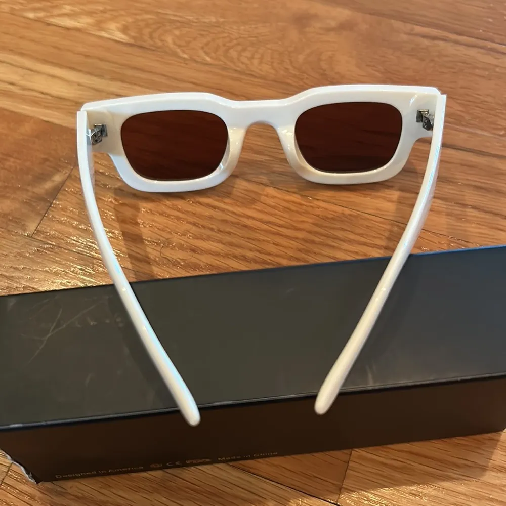 Vintage look Rectangular Sunnie Sunglasses - Image 4