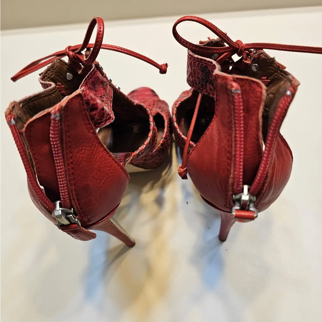 Boutique 9 Red Textured Heels 👠 Size 6 - Image 2