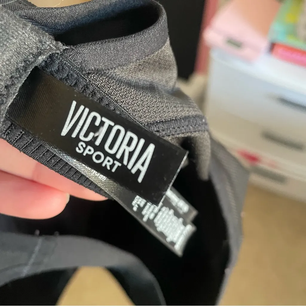 Victoria’s Secret Incredible Sports Bra in Size 34DD - Image 3