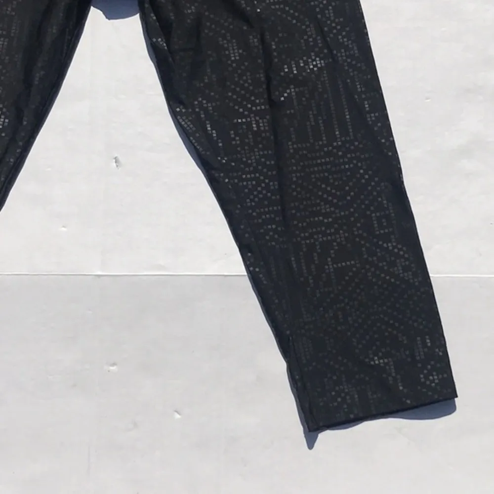 Onzie Black Crop Leggings with Gray Dot Print - Image 4