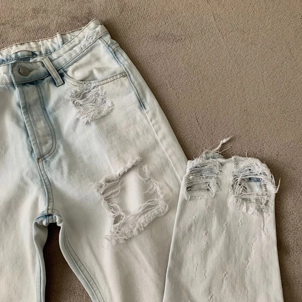 High-Rise Ripped Mom Jeans - Image 6