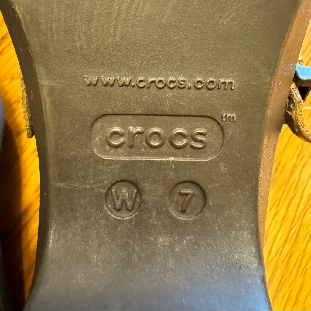 Crocs Women Sarah Clog‎ Brown Expresso Buckle Mules size 7 Flaw See Pic. - Image 10