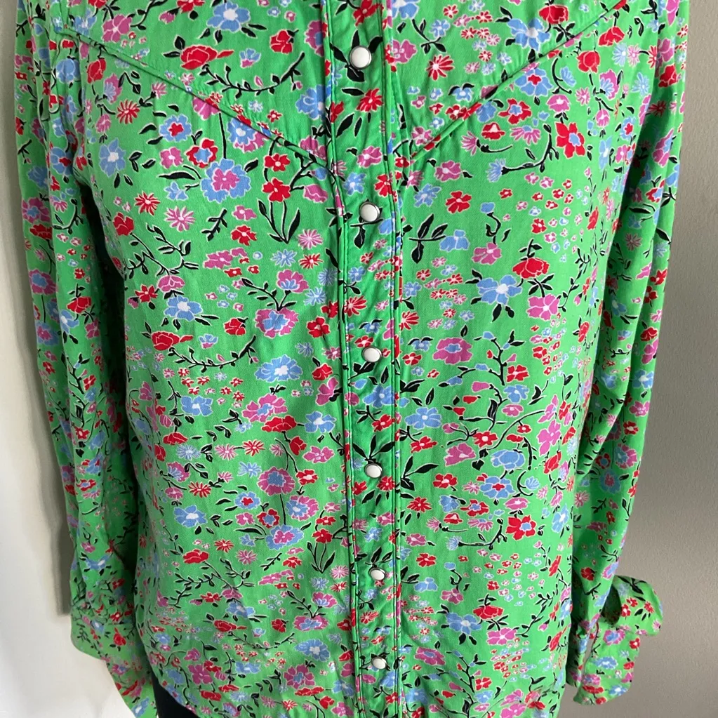 31. Levi’s Floral Green Long Sleeve Button Down Blouse Size Small - Image 6