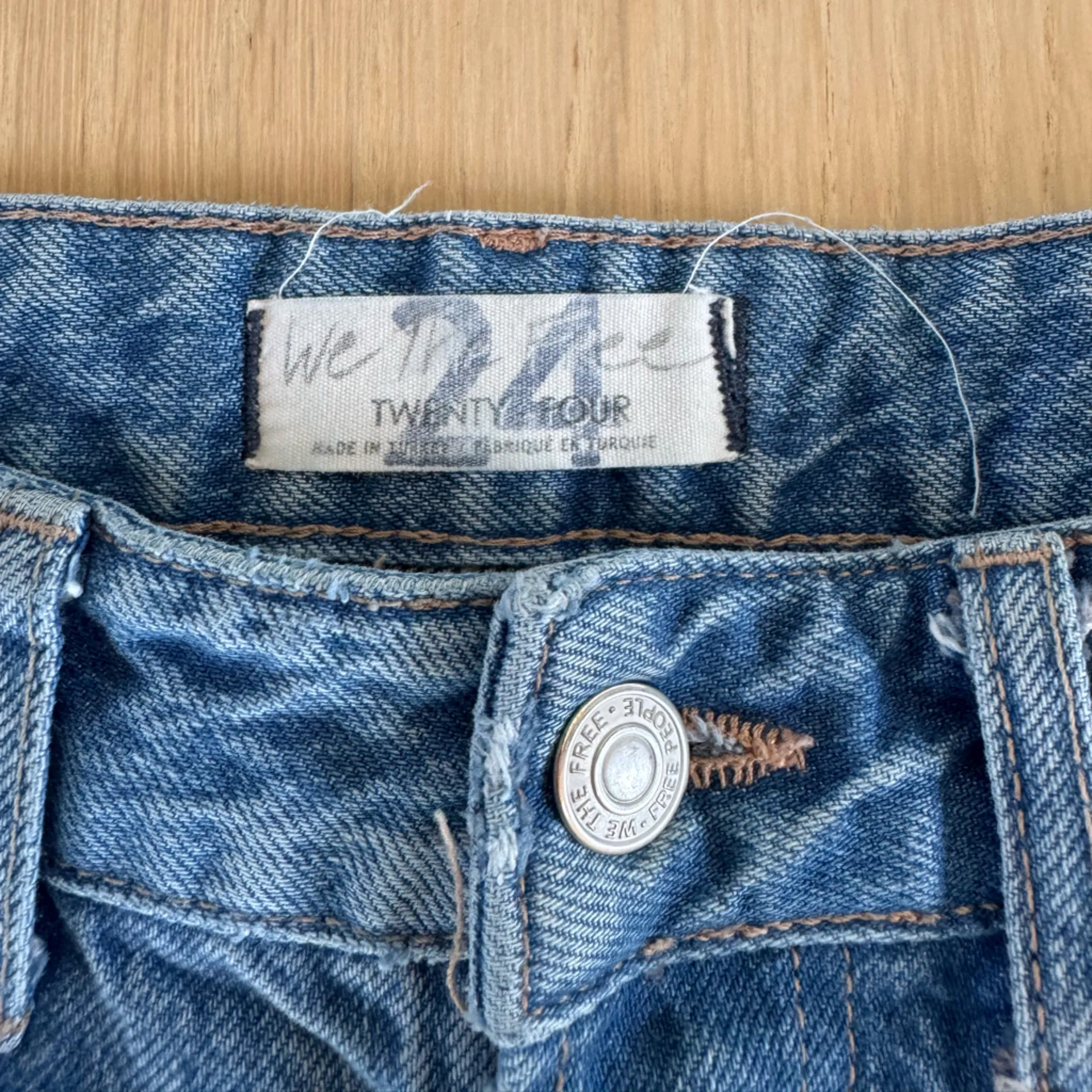 We The Free  Distressed Boyfriend Blue Jeans Size 24 - Image 3