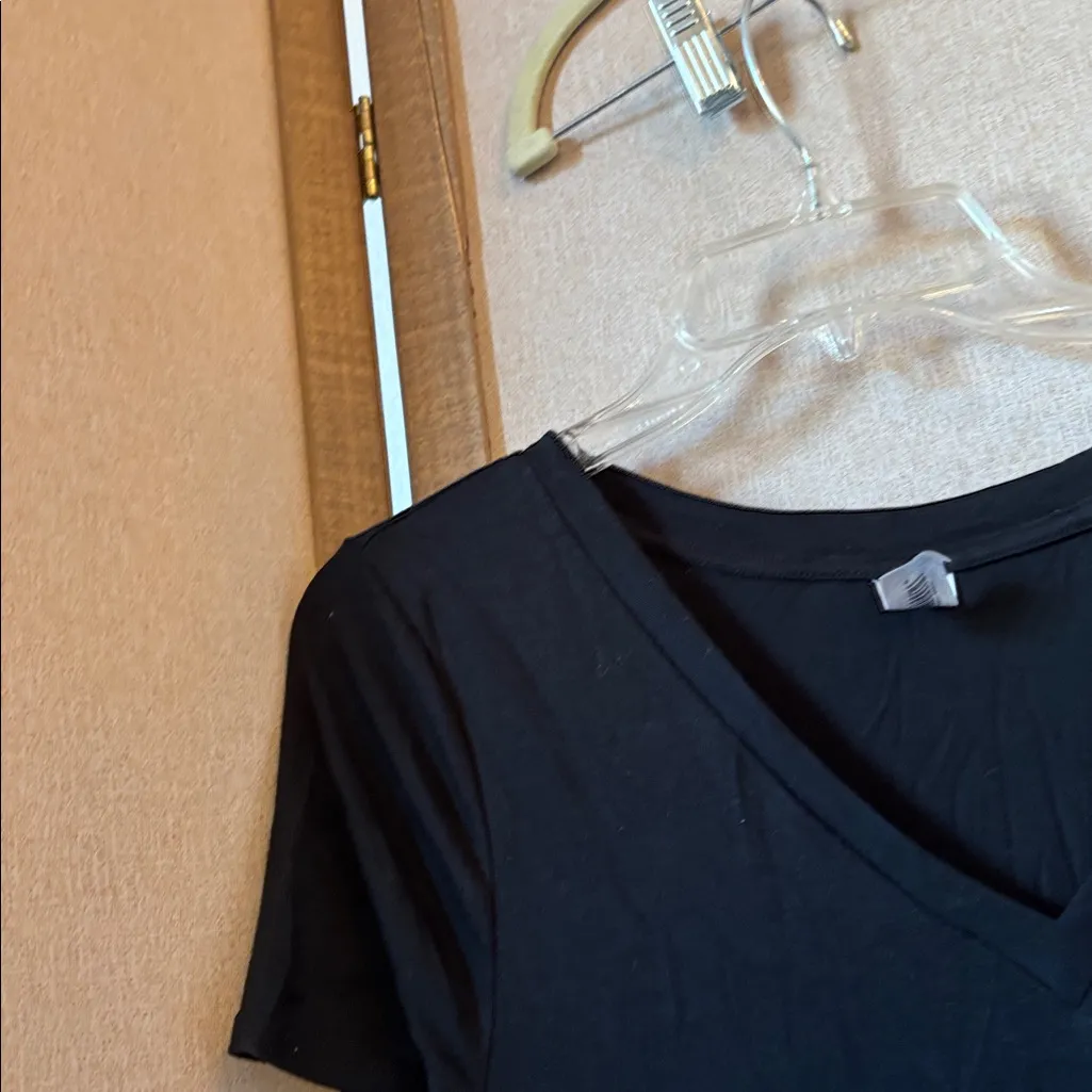 West loop Black V-Neck Short Sleeve soft and luxurious nighty medium - Image 2