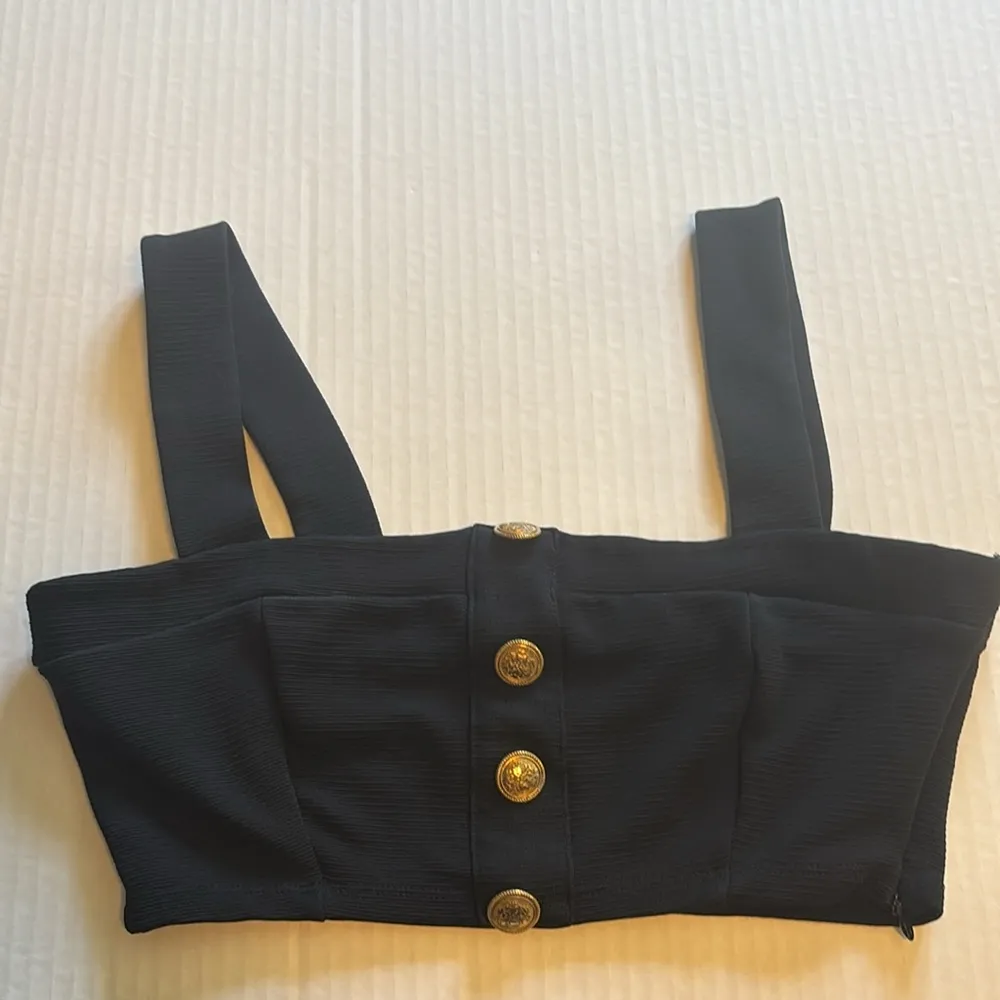 ZARA BLACK RIBBED MIDRIFF TOP SIDE ZIPPER SIZE SMALL/MEDIUM  4 GOLD BUTTONS - Image 3
