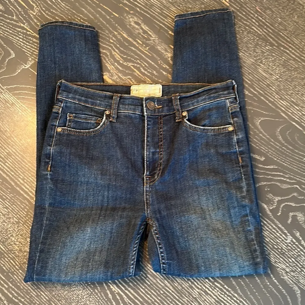 Free People Skinny High-Rise Jeans - Dark Wash - Destroyed size 27 - Image 8