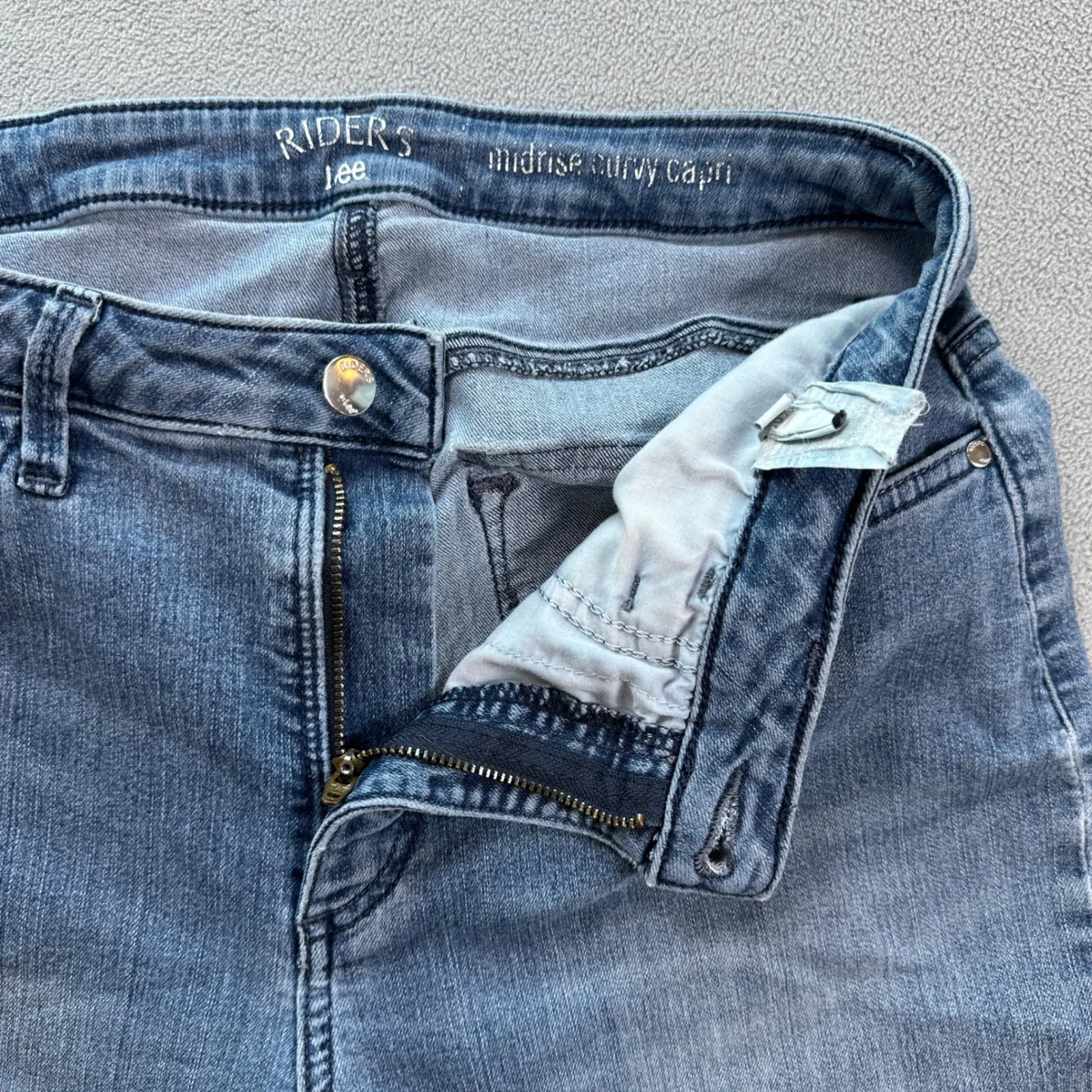 Lee Riders Midrise Curvy Capris Jeans Womens 10 29 Blue Denim Stretch Bootcut - Image 5