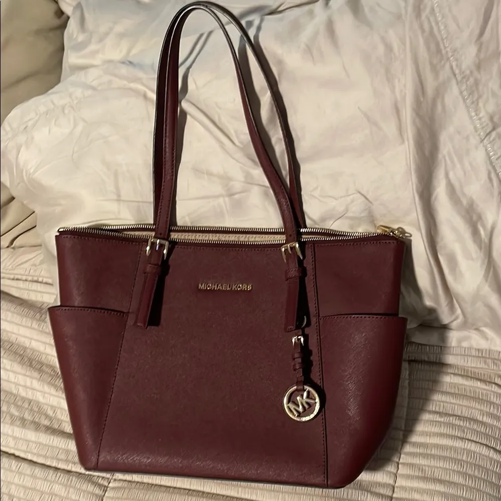 Michael Kors  Leather Tote with Gold Hardware Maroon - Image 8