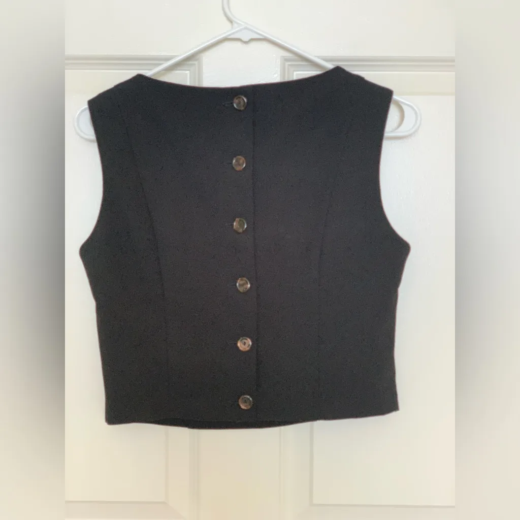 La Belle Elegant Black Sleeveless Top. Size - Image 3