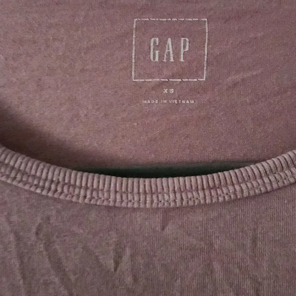 Gap Women's Princess Pink Longsleeve LS FTR Crew Neck Shirt Size XS - Image 3