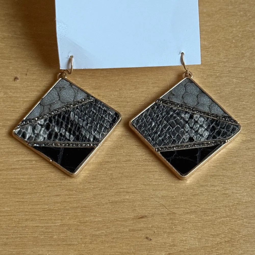 Snake Skin Statement Earrings NWT Black - Image 4