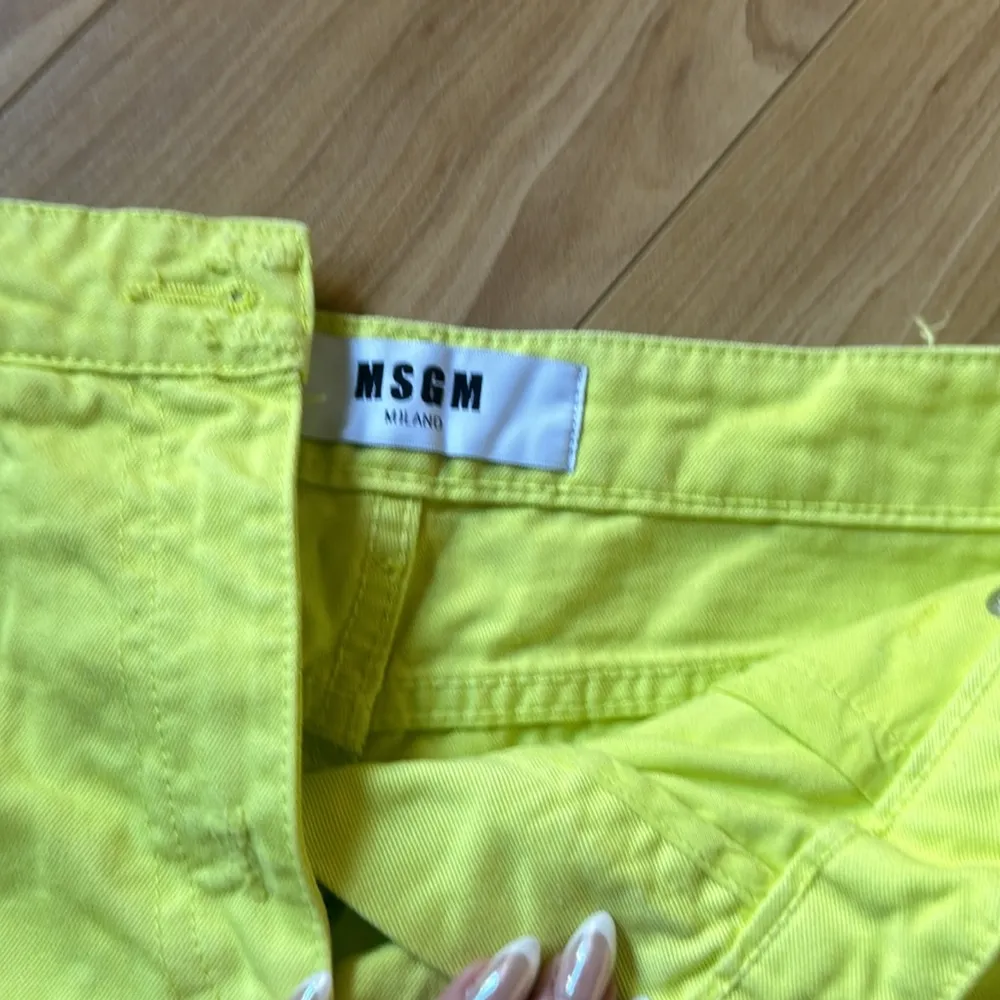 M.S.G.M. Acid Yellow cotton denim shorts Size undefined - Image 3