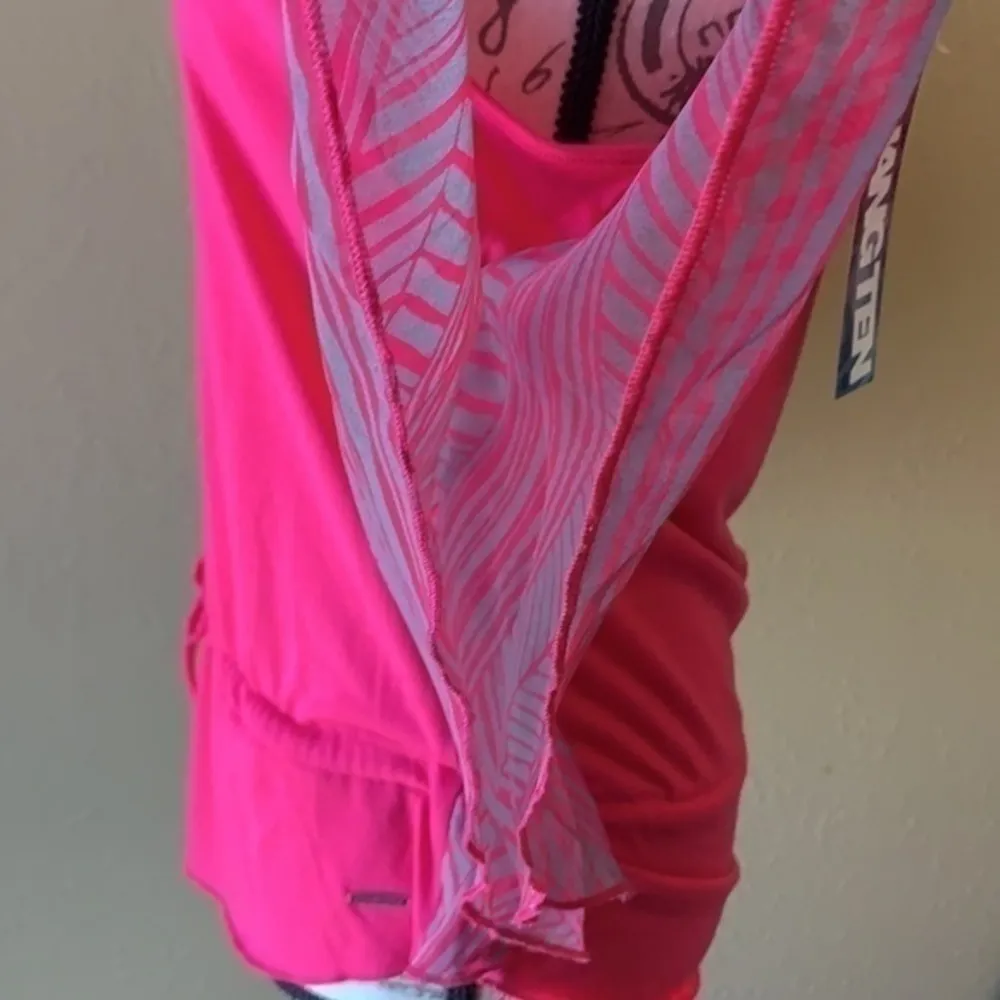 NWT  dolman flutter sleeve top - Image 4