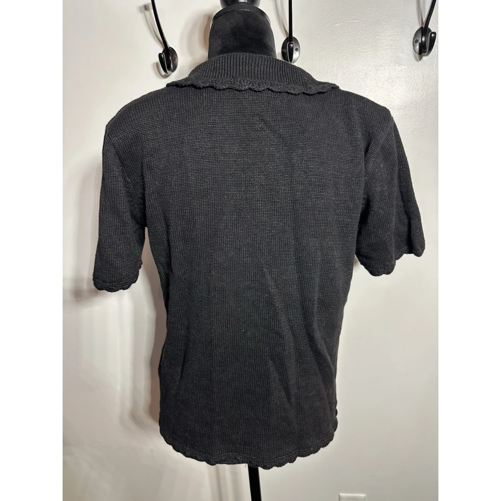 Vintage Short Sleeve Sweater Cardigan Black~White Floral Knitted Pearls Medium - Image 2