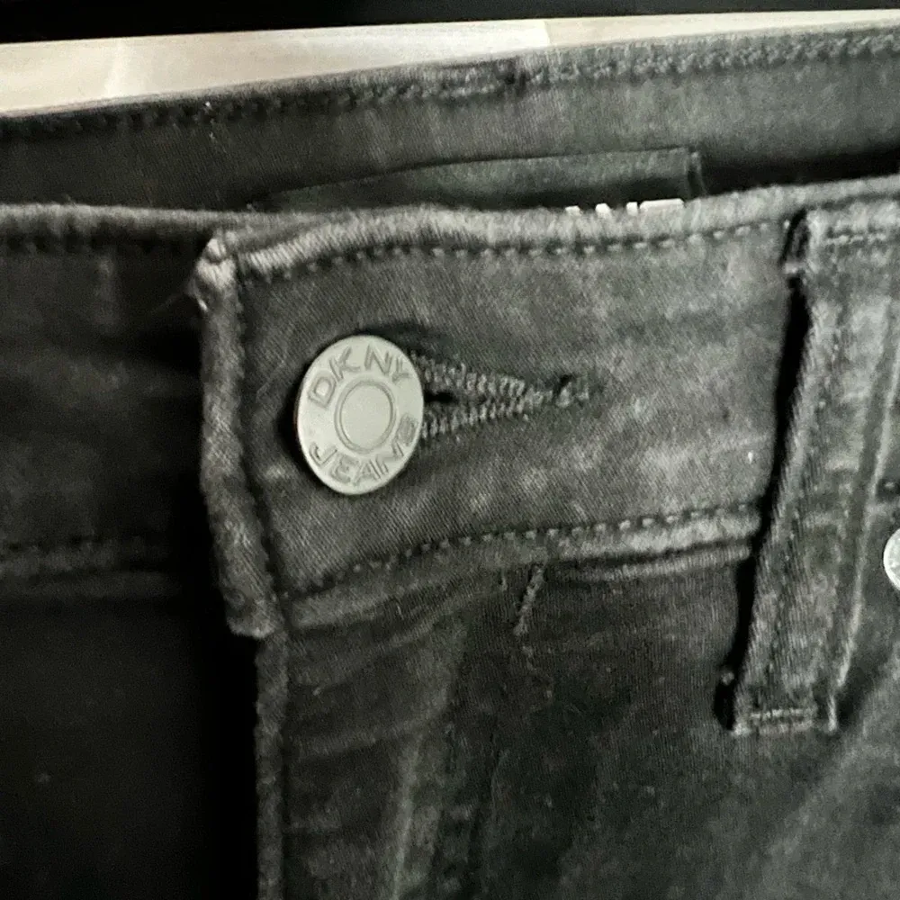 Dkny boyfriend shorts black size‎ 10 - Image 2