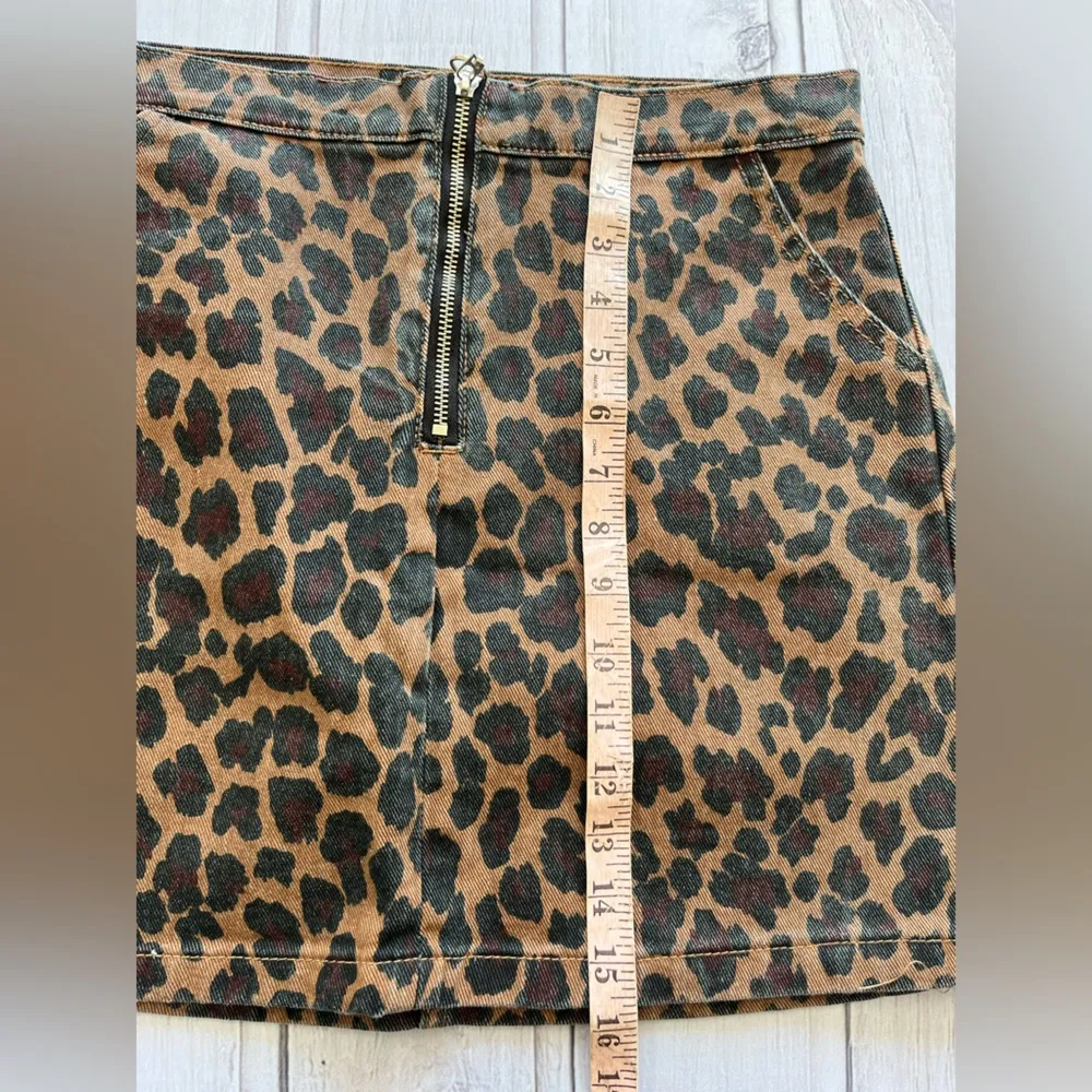 Los Angeles Medium Cheetah Print Mini Denim Skirt - Image 4