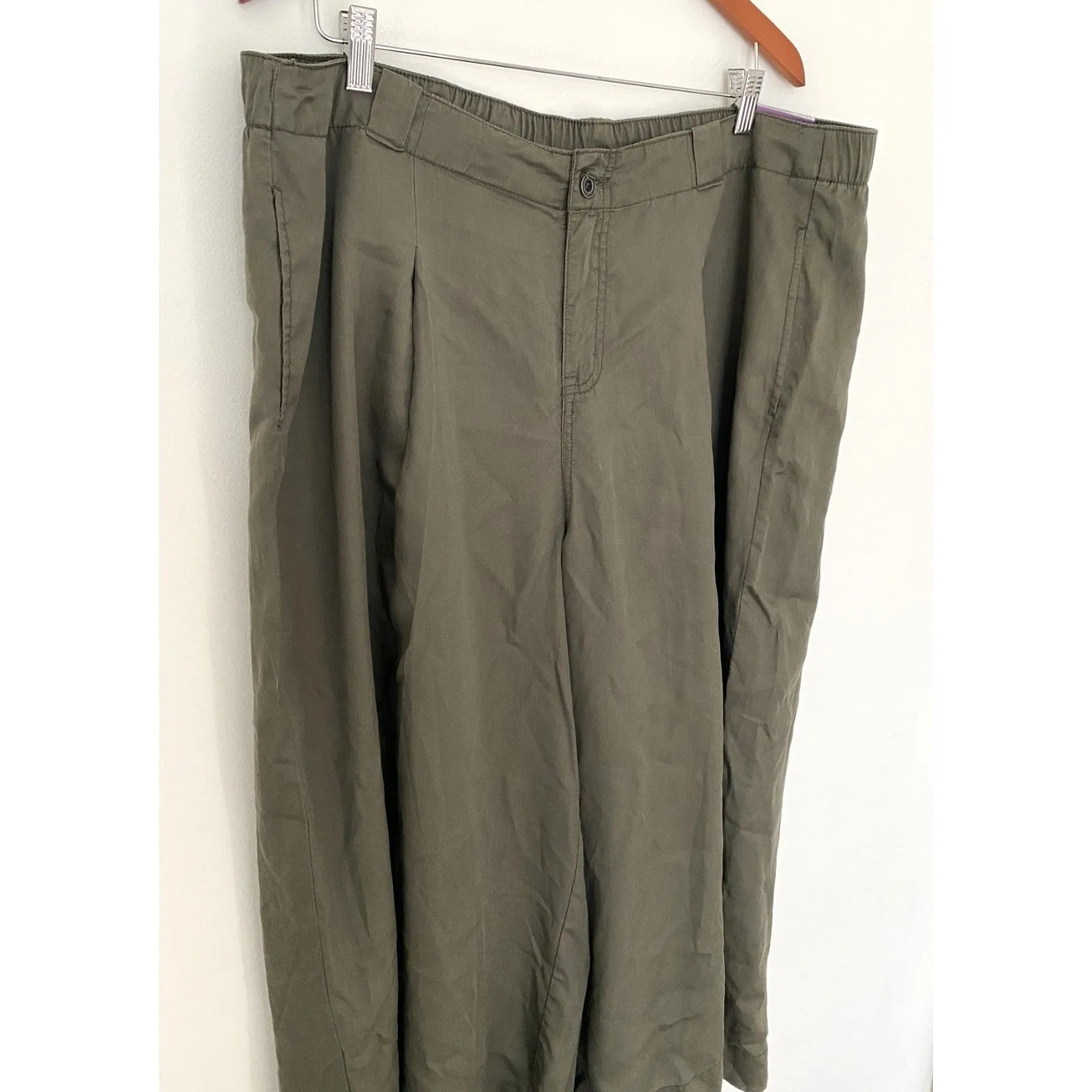 NWT Lane Bryant Olive Green Pleated Wide Leg Crop Pants Plus Size Stretch 18/20 - Image 10