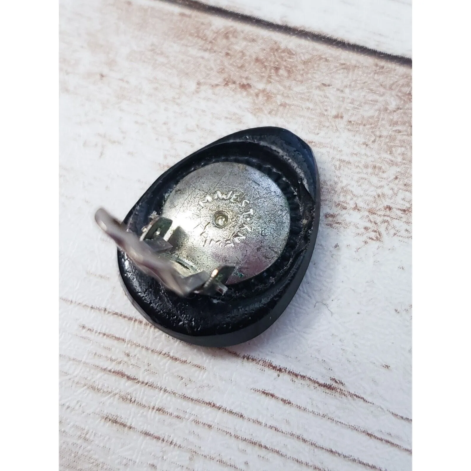 Vintage Clip On Earrings - Image 4