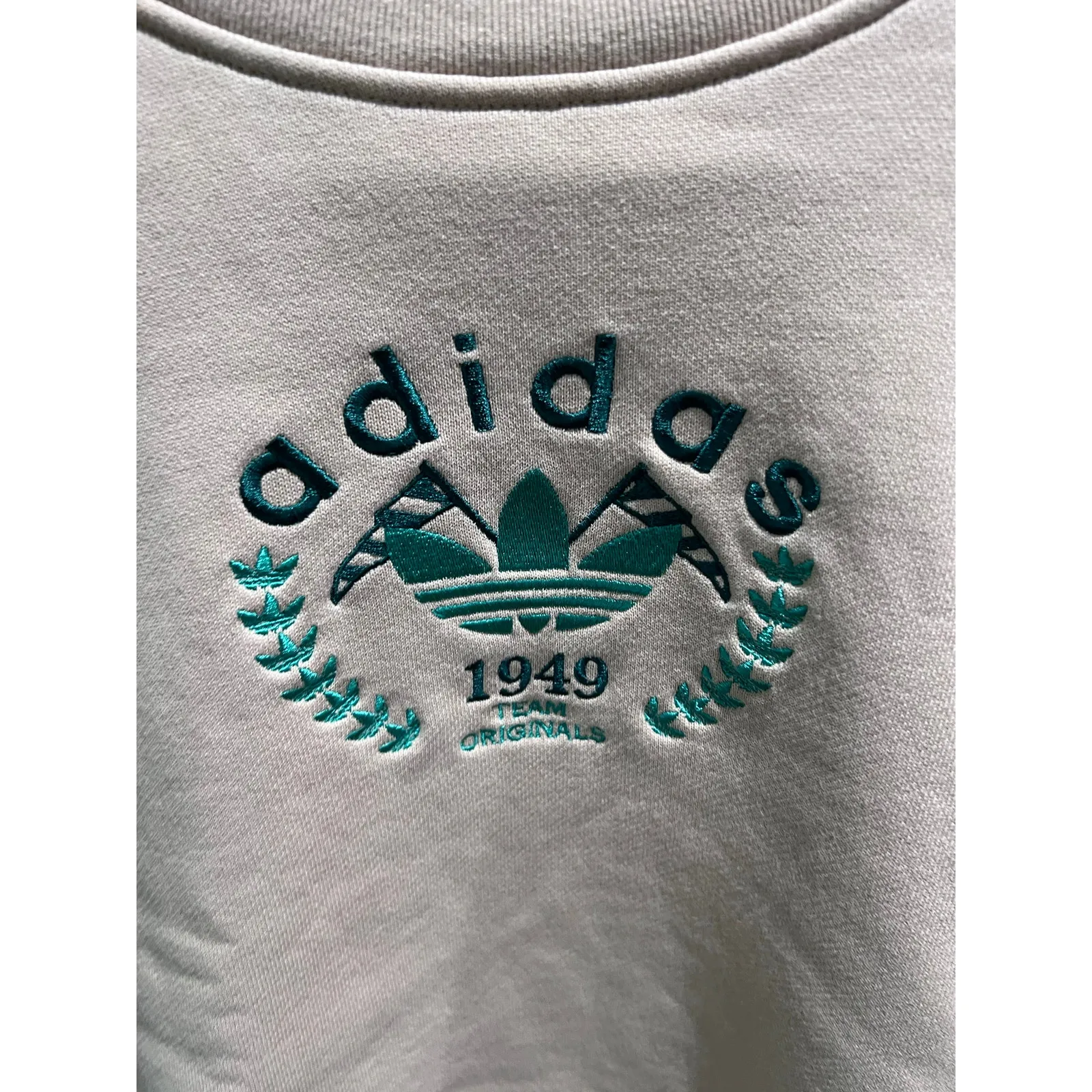 Adidas Originals Trefoil 1949 Crewneck Sweatshirt Beige Tan Women XS Small Logo - Image 5